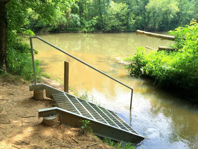 photo of kayak put-in steps at Indian Valley Paddle Access with the river and trees in the background